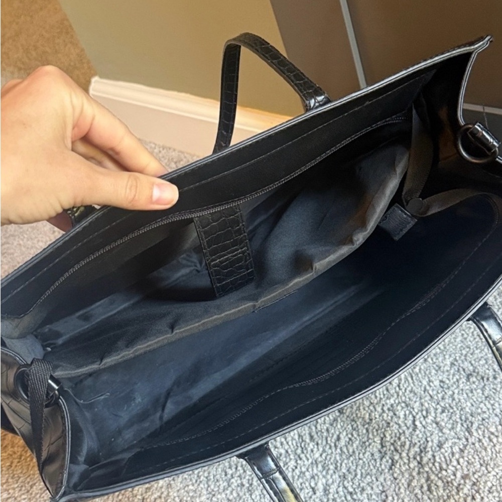 BEIS Tote - Picture 2 of 2